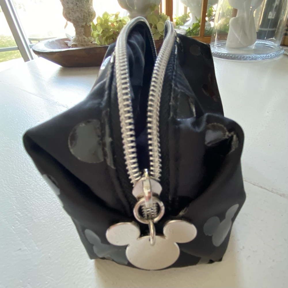 Mickey Mouse Disney zip bag - Picture 2 of 7